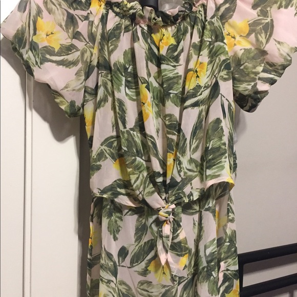 4/$30 Semi-sheer high-low top - Picture 2 of 3